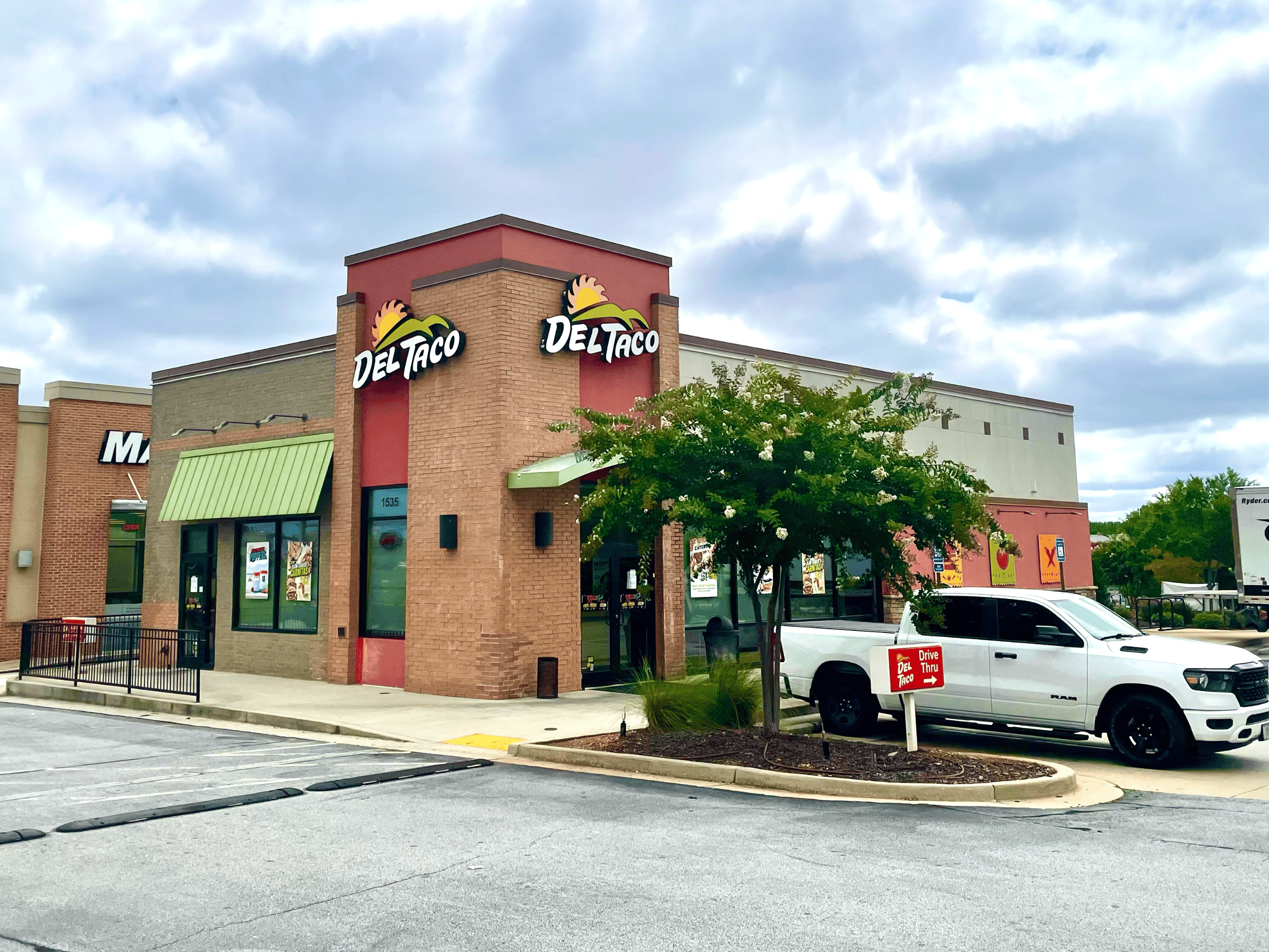 Post image for McDonough GA Freestanding Restaurant w/Drive Thru for Lease is UNDER CONTRACT