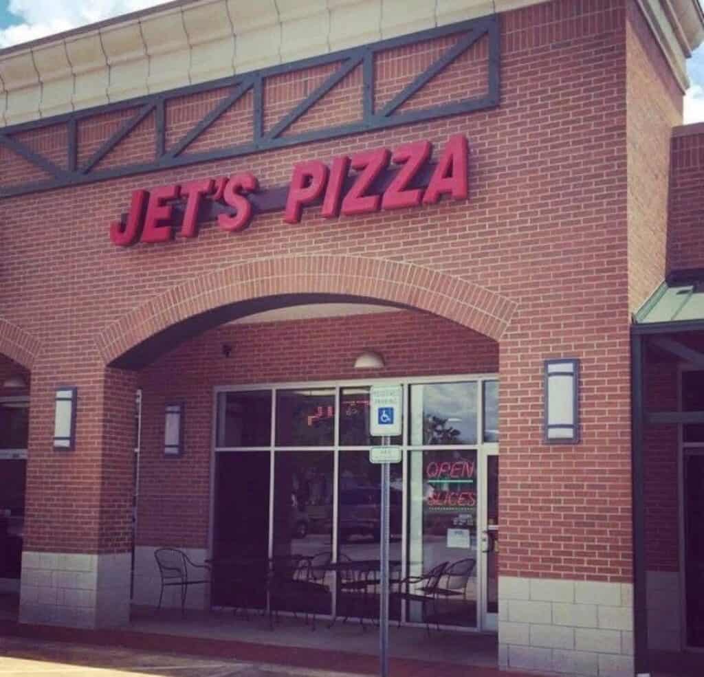Jet's Pizza storefront in Atlanta, a popular restaurant location for real estate brokers.